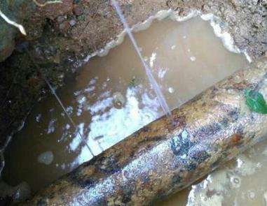 富拉尔基楼顶渗水维修公司分享下地暖漏水的原因及检测方法。